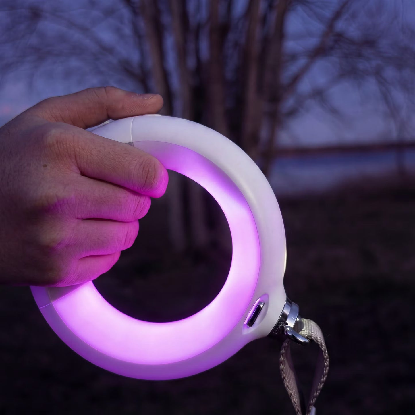 PetEcoTech LightLeash™ – 4-i-1 LED Säkerhetskoppel med USB-C & Påshållare